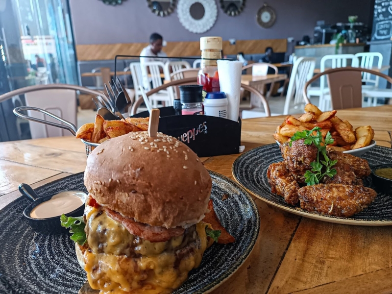 Coco's at Gateway Mall